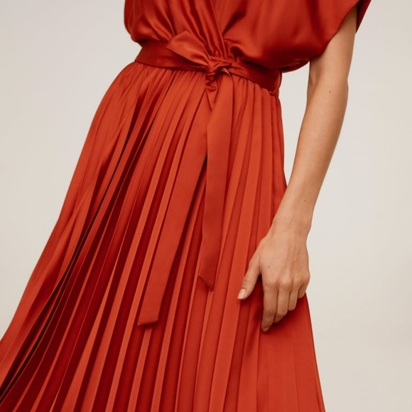 MANGO Pleated midi dress - Picture 9 of 9